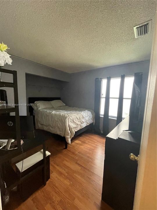 Active With Contract: $525,000 (3 beds, 2 baths, 1371 Square Feet)