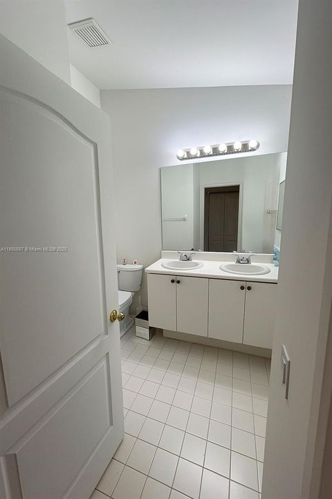 Active With Contract: $525,000 (3 beds, 2 baths, 1371 Square Feet)