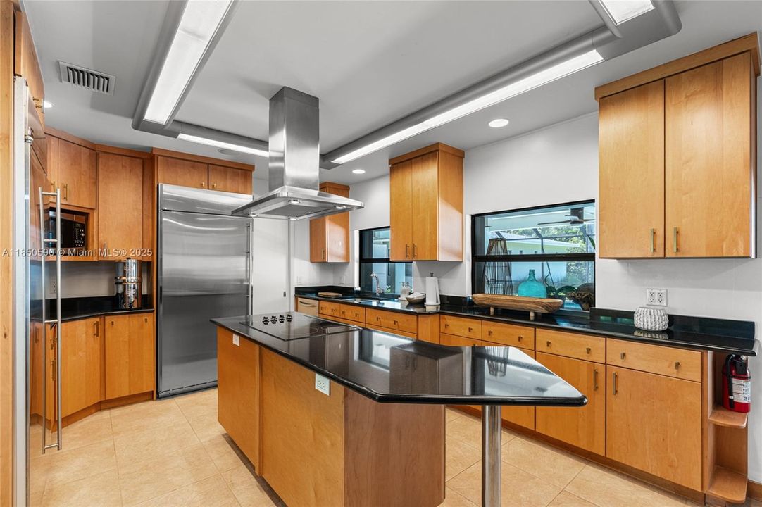 На продажу: $3,499,000 (6 спален, 6 ванн, 5019 Квадратных фут)