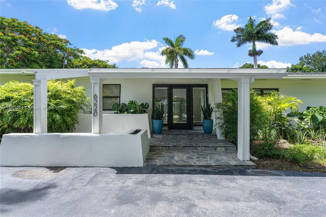 На продажу: $3,499,000 (6 спален, 6 ванн, 5019 Квадратных фут)