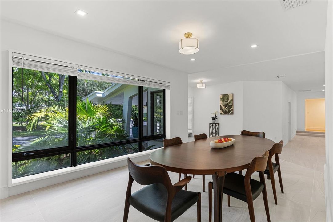 На продажу: $3,499,000 (6 спален, 6 ванн, 5019 Квадратных фут)