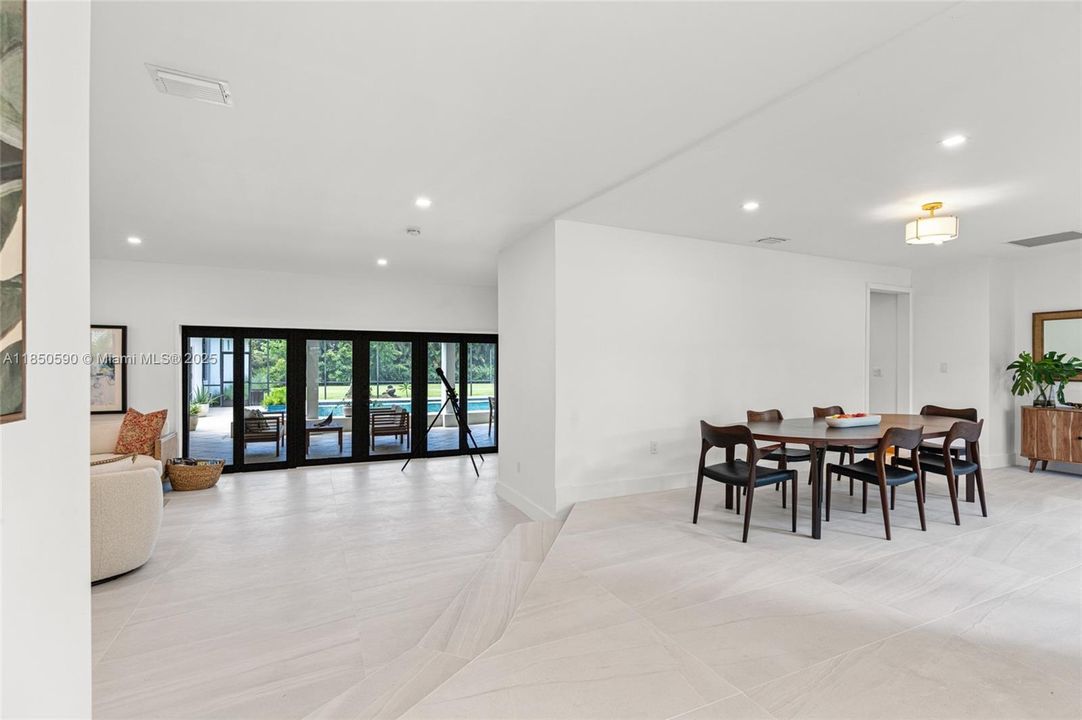 На продажу: $3,499,000 (6 спален, 6 ванн, 5019 Квадратных фут)