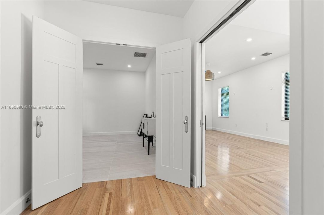 На продажу: $3,499,000 (6 спален, 6 ванн, 5019 Квадратных фут)