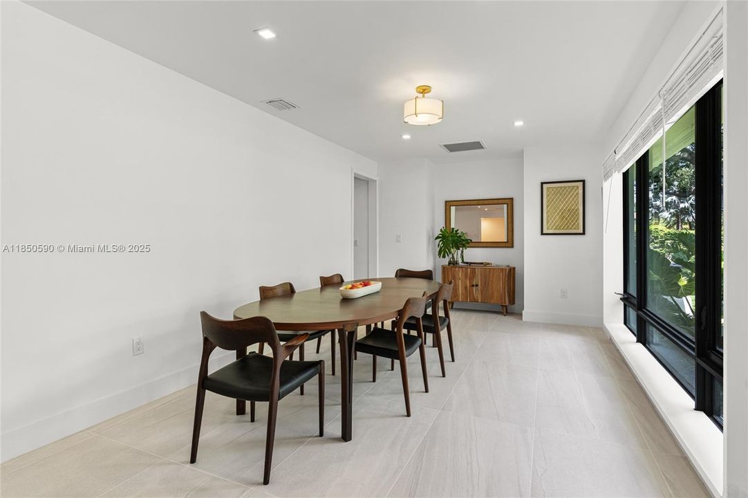 На продажу: $3,499,000 (6 спален, 6 ванн, 5019 Квадратных фут)