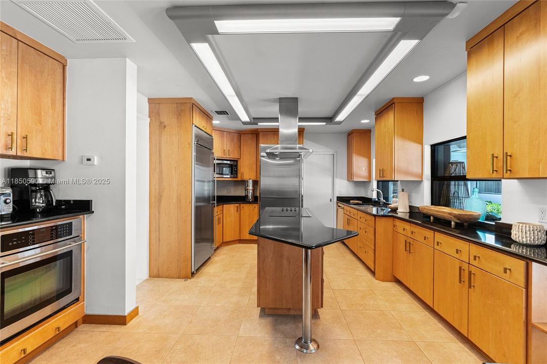 На продажу: $3,499,000 (6 спален, 6 ванн, 5019 Квадратных фут)