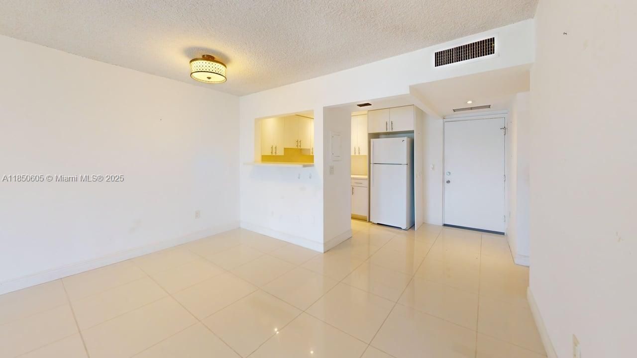 待售: $165,000 (1 贝兹, 1 浴室, 768 平方英尺)