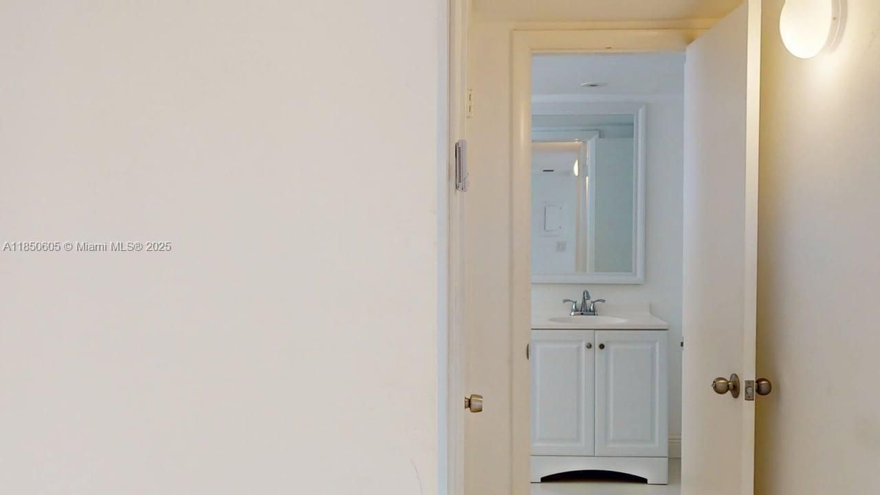 待售: $165,000 (1 贝兹, 1 浴室, 768 平方英尺)