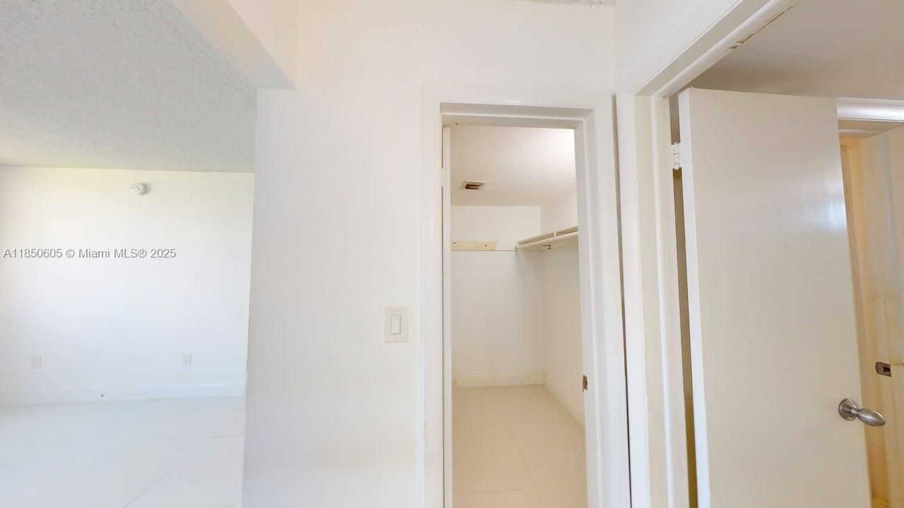 待售: $165,000 (1 贝兹, 1 浴室, 768 平方英尺)