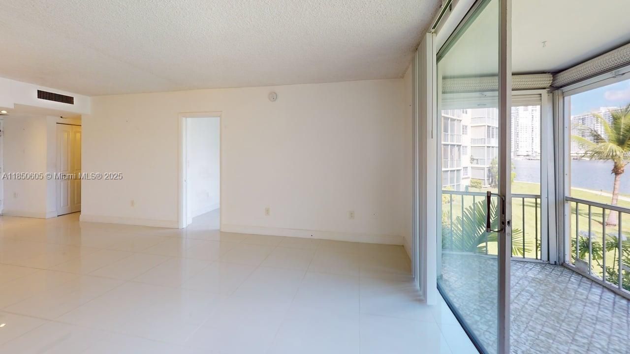 待售: $165,000 (1 贝兹, 1 浴室, 768 平方英尺)