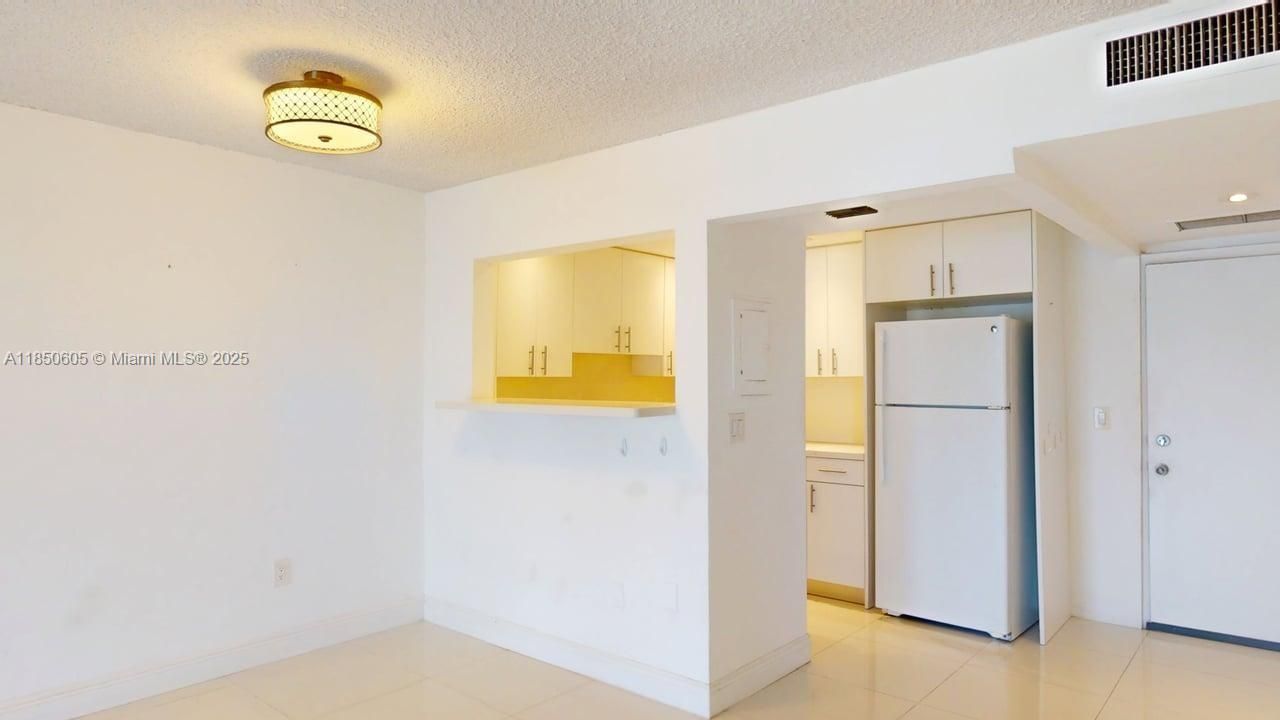 待售: $165,000 (1 贝兹, 1 浴室, 768 平方英尺)