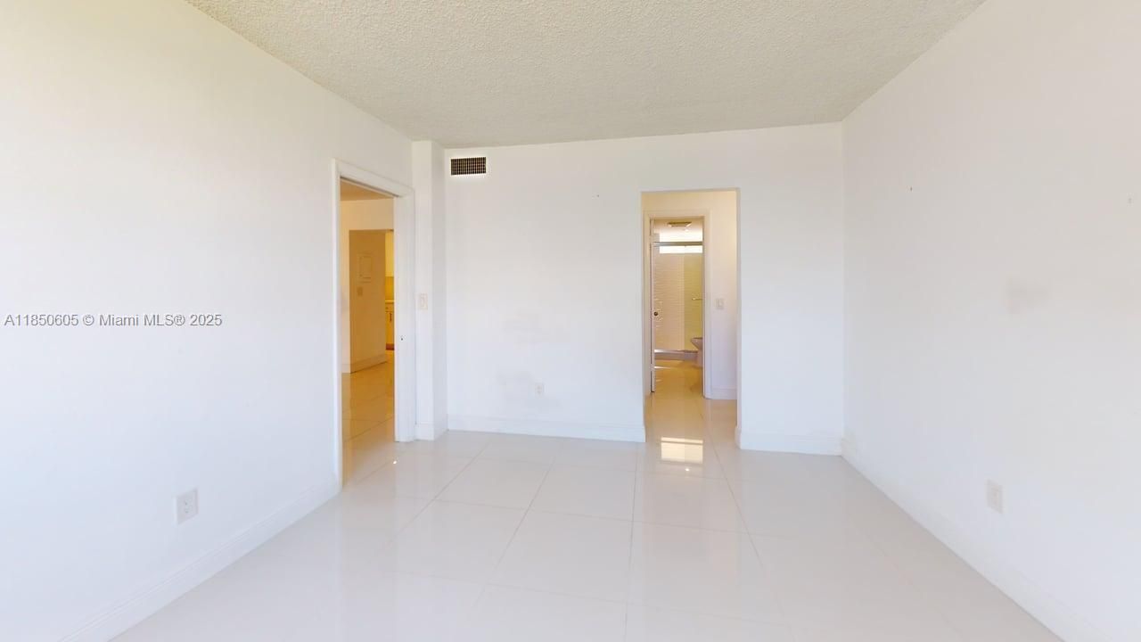 待售: $165,000 (1 贝兹, 1 浴室, 768 平方英尺)