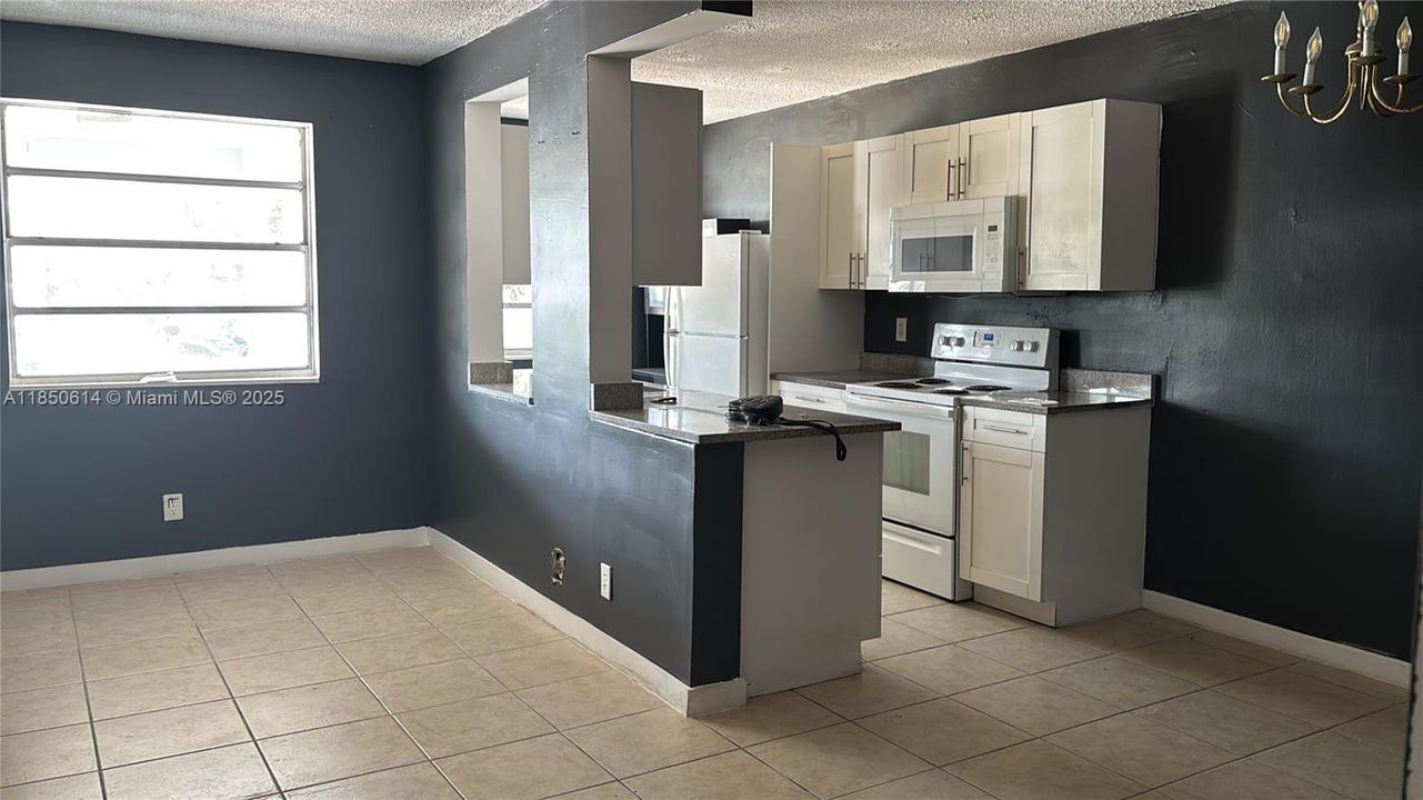 Недавно продано: $170,000 (1 спален, 1 ванн, 658 Квадратных фут)