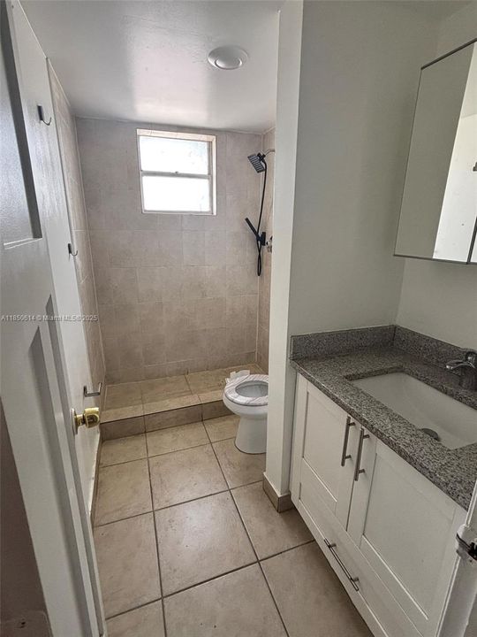 Недавно продано: $170,000 (1 спален, 1 ванн, 658 Квадратных фут)