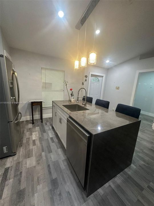 На продажу: $380,000 (4 спален, 4 ванн, 0 Квадратных фут)