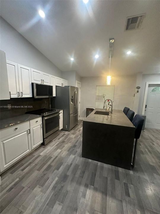 На продажу: $380,000 (4 спален, 4 ванн, 0 Квадратных фут)