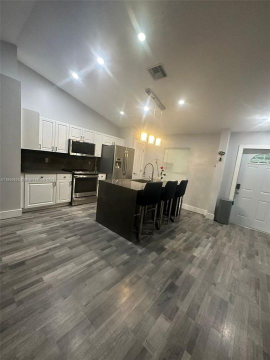 На продажу: $380,000 (4 спален, 4 ванн, 0 Квадратных фут)