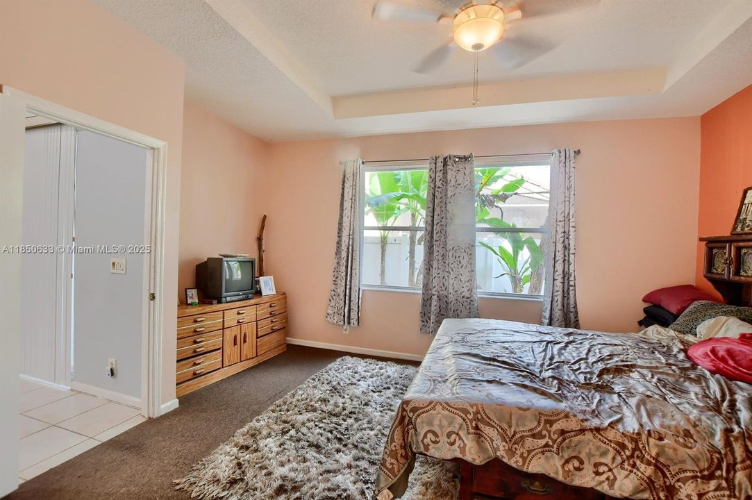 合同活跃: $399,999 (2 贝兹, 2 浴室, 1526 平方英尺)