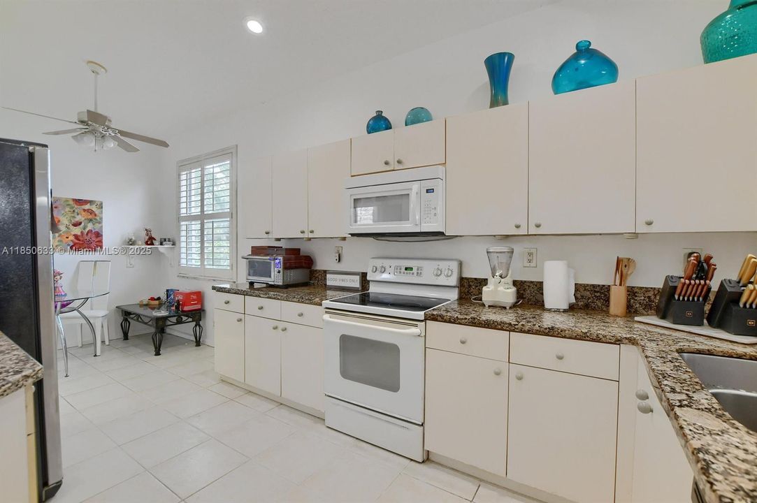 合同活跃: $399,999 (2 贝兹, 2 浴室, 1526 平方英尺)