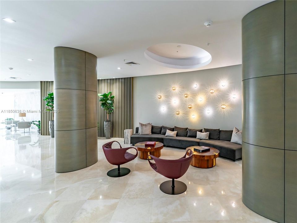 На продажу: $975,000 (2 спален, 2 ванн, 1056 Квадратных фут)