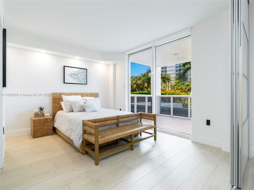 На продажу: $975,000 (2 спален, 2 ванн, 1056 Квадратных фут)