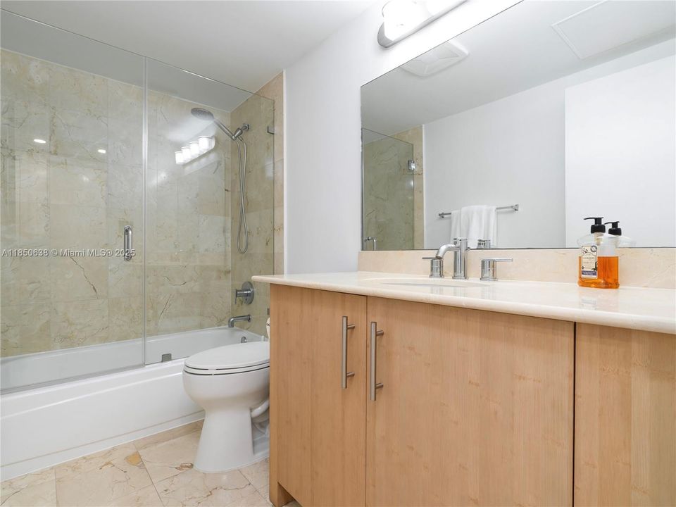 На продажу: $975,000 (2 спален, 2 ванн, 1056 Квадратных фут)