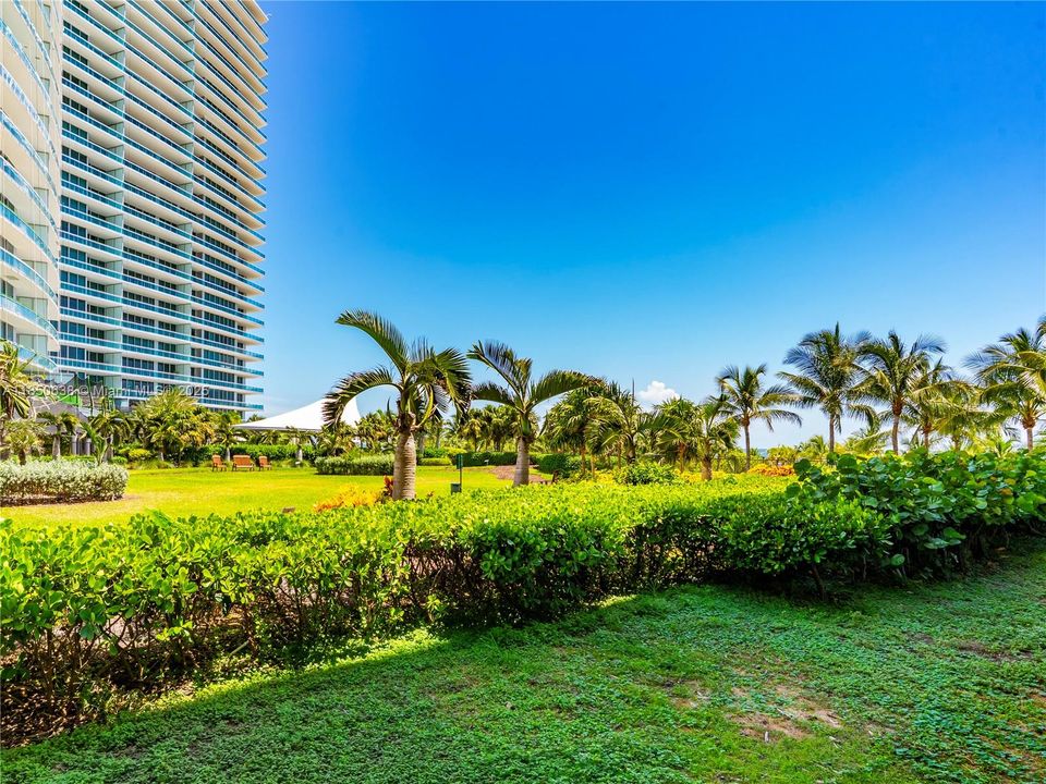 На продажу: $975,000 (2 спален, 2 ванн, 1056 Квадратных фут)