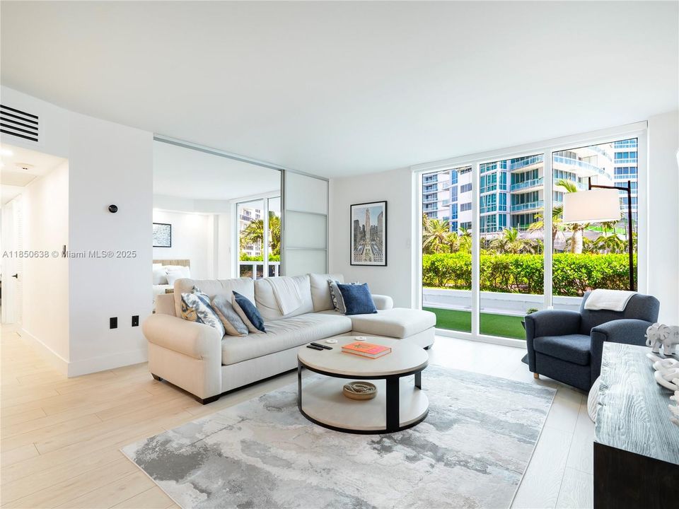 На продажу: $975,000 (2 спален, 2 ванн, 1056 Квадратных фут)