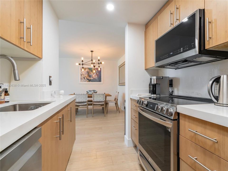 На продажу: $975,000 (2 спален, 2 ванн, 1056 Квадратных фут)