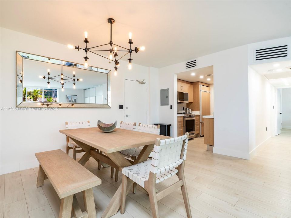 На продажу: $975,000 (2 спален, 2 ванн, 1056 Квадратных фут)