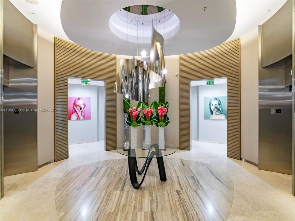 На продажу: $975,000 (2 спален, 2 ванн, 1056 Квадратных фут)