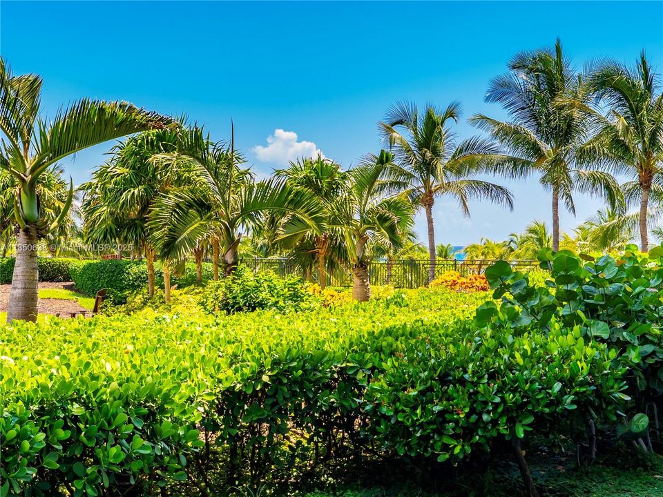 На продажу: $975,000 (2 спален, 2 ванн, 1056 Квадратных фут)