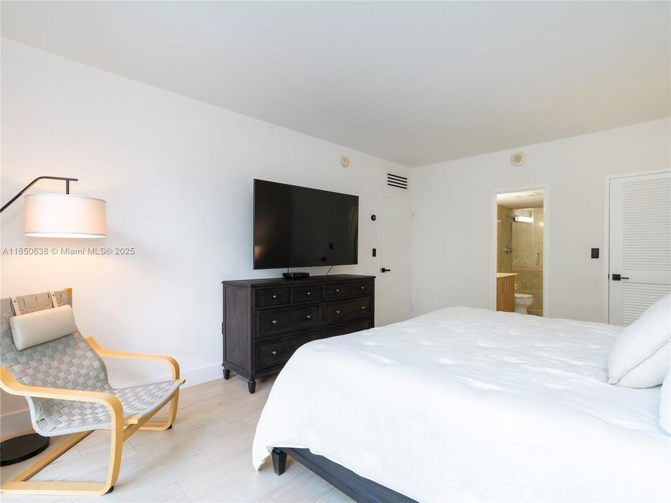 На продажу: $975,000 (2 спален, 2 ванн, 1056 Квадратных фут)