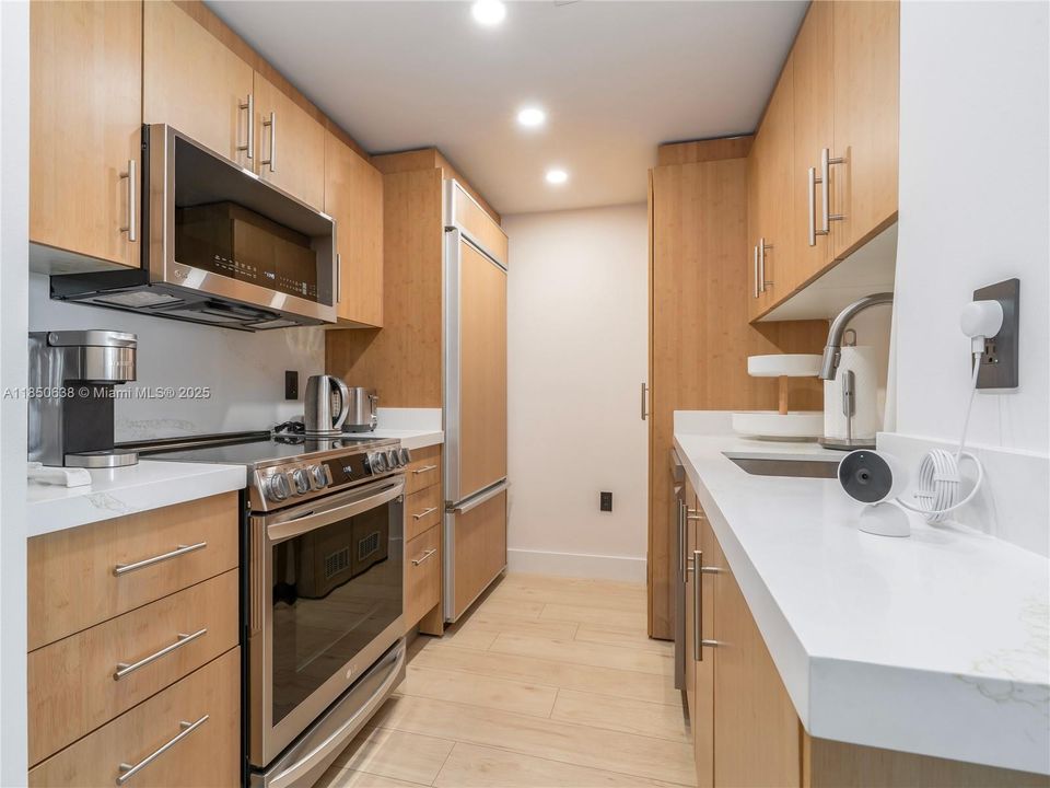 На продажу: $975,000 (2 спален, 2 ванн, 1056 Квадратных фут)