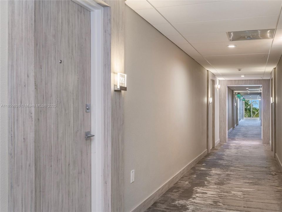 На продажу: $975,000 (2 спален, 2 ванн, 1056 Квадратных фут)