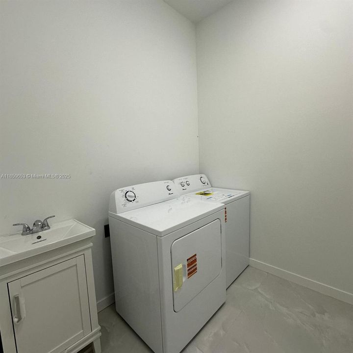 Activo con contrato: $375,000 (3 camas, 2 baños, 0 Pies cuadrados)