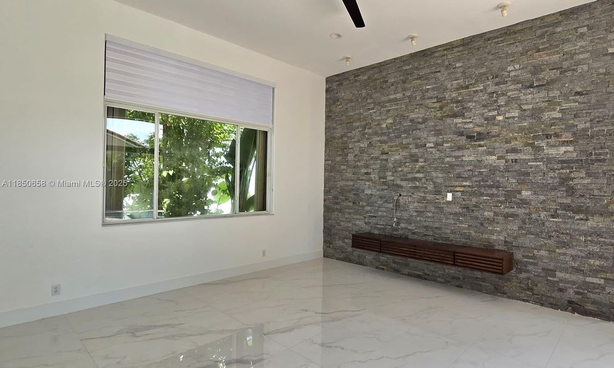 В аренду: $6,700 (5 спален, 3 ванн, 2574 Квадратных фут)