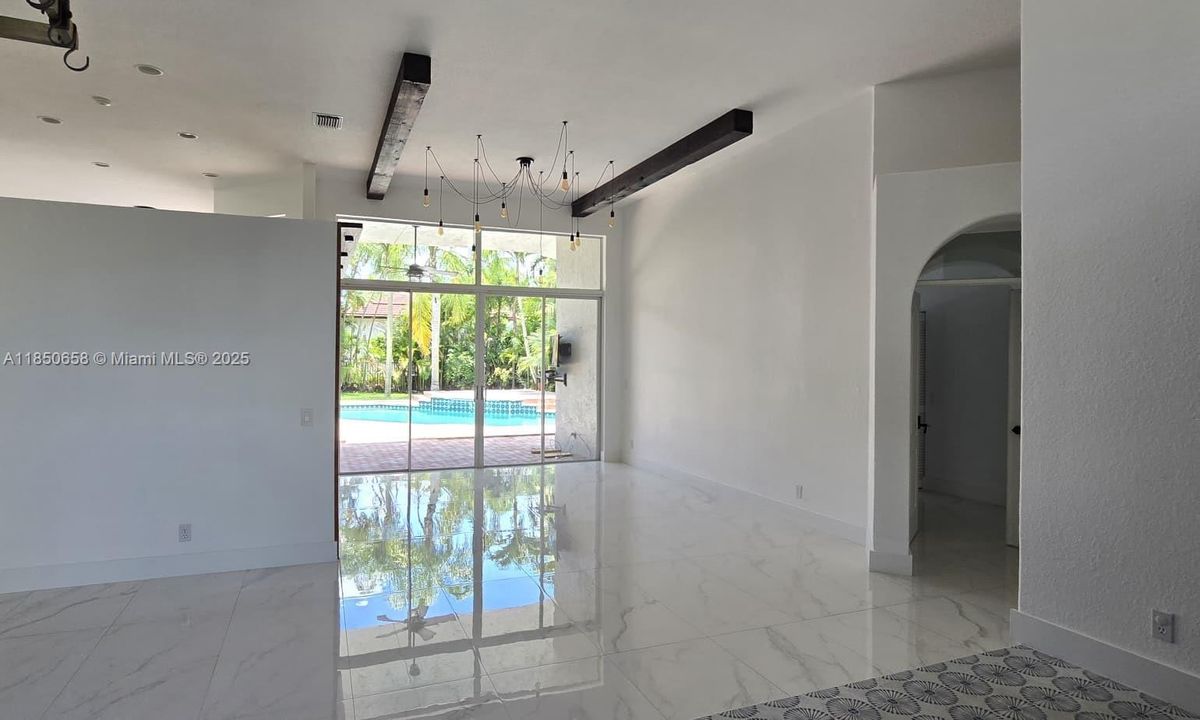 В аренду: $6,700 (5 спален, 3 ванн, 2574 Квадратных фут)