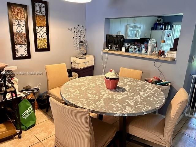 最近售出: $305,000 (2 贝兹, 2 浴室, 1224 平方英尺)