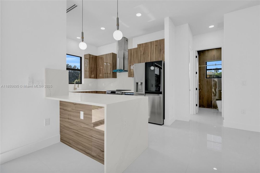 Под контрактом: $369,990 (3 спален, 2 ванн, 0 Квадратных фут)