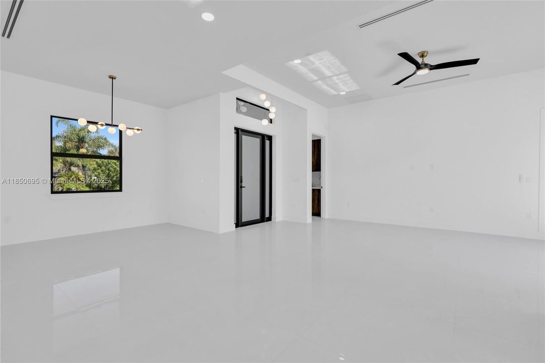 Под контрактом: $369,990 (3 спален, 2 ванн, 0 Квадратных фут)