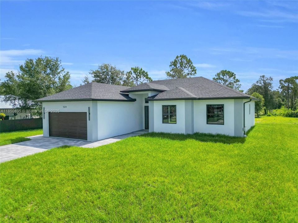 Под контрактом: $369,990 (3 спален, 2 ванн, 0 Квадратных фут)