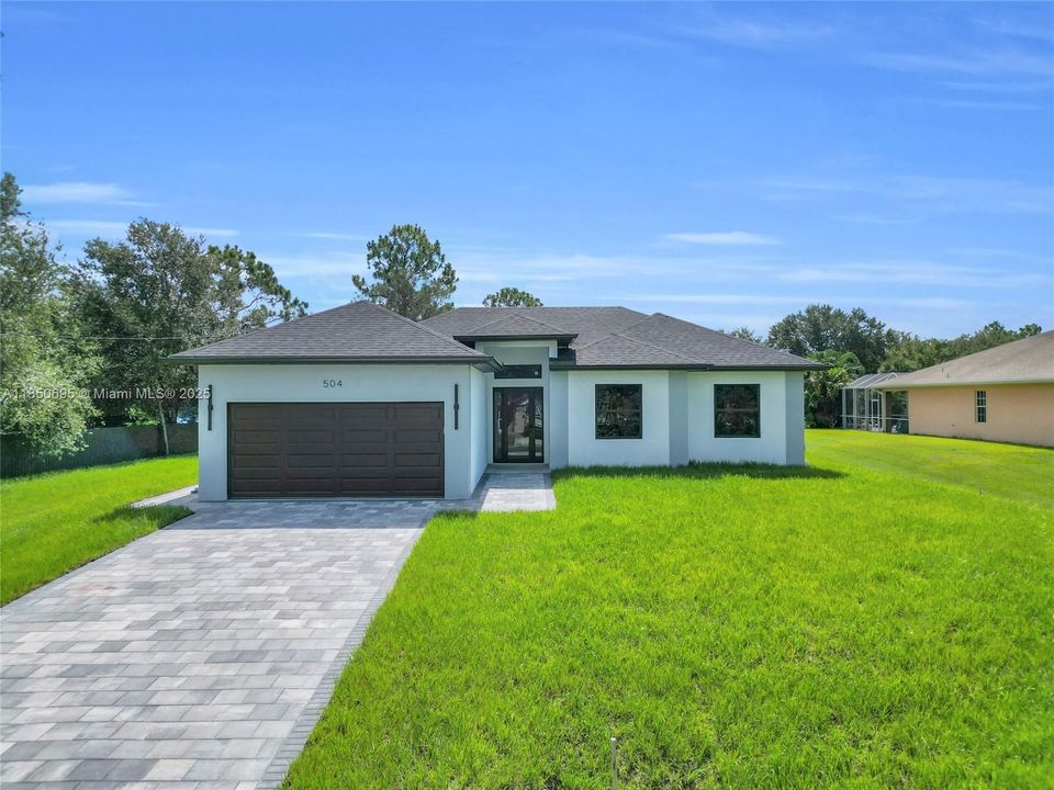 Под контрактом: $369,990 (3 спален, 2 ванн, 0 Квадратных фут)