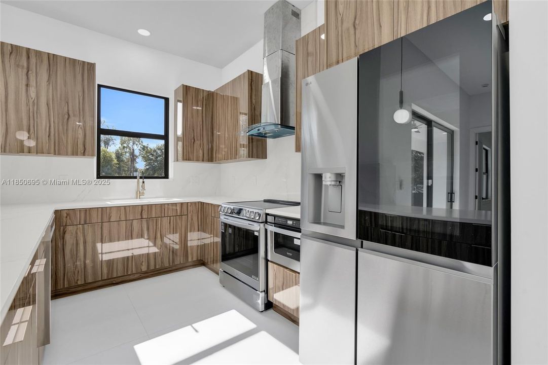 Под контрактом: $369,990 (3 спален, 2 ванн, 0 Квадратных фут)