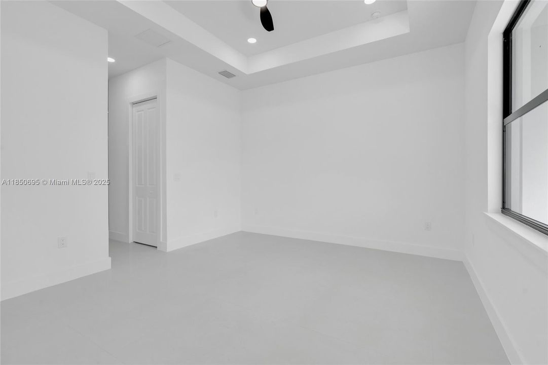 Под контрактом: $369,990 (3 спален, 2 ванн, 0 Квадратных фут)