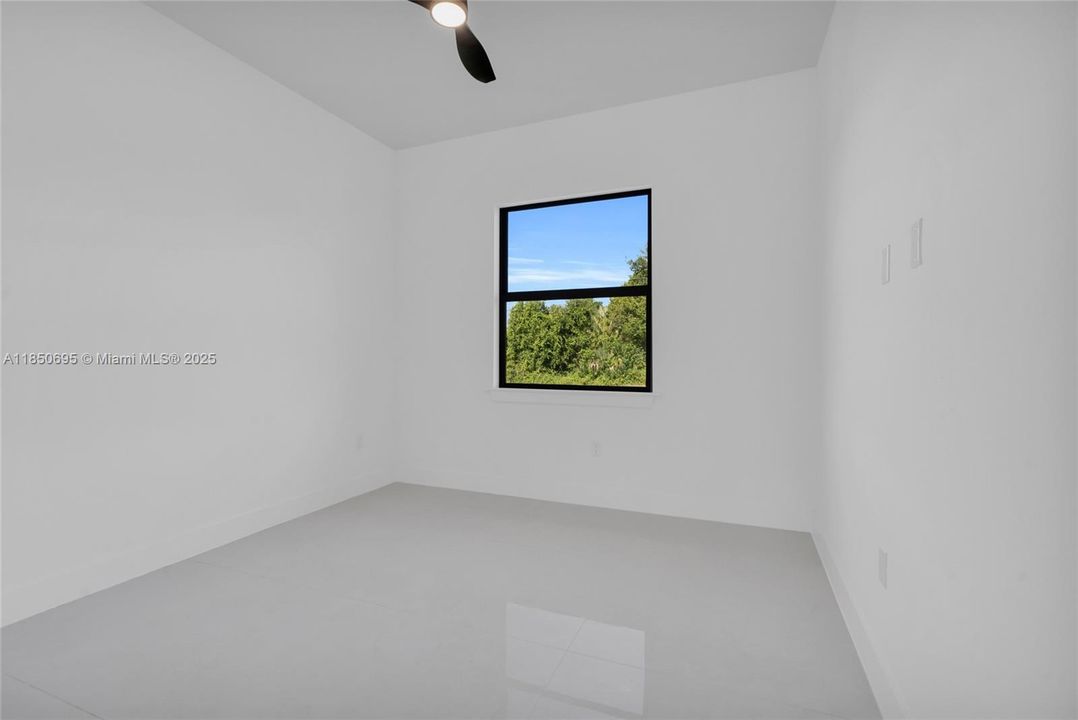 Под контрактом: $369,990 (3 спален, 2 ванн, 0 Квадратных фут)