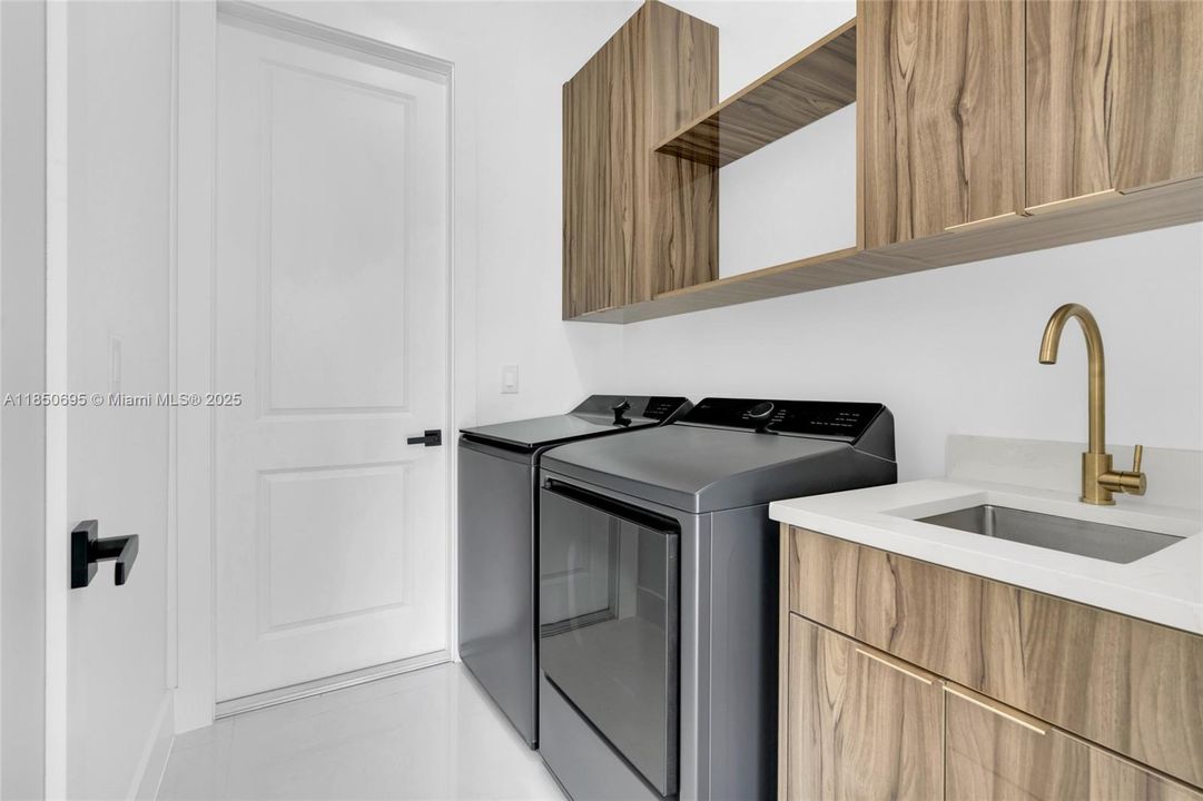 Под контрактом: $369,990 (3 спален, 2 ванн, 0 Квадратных фут)