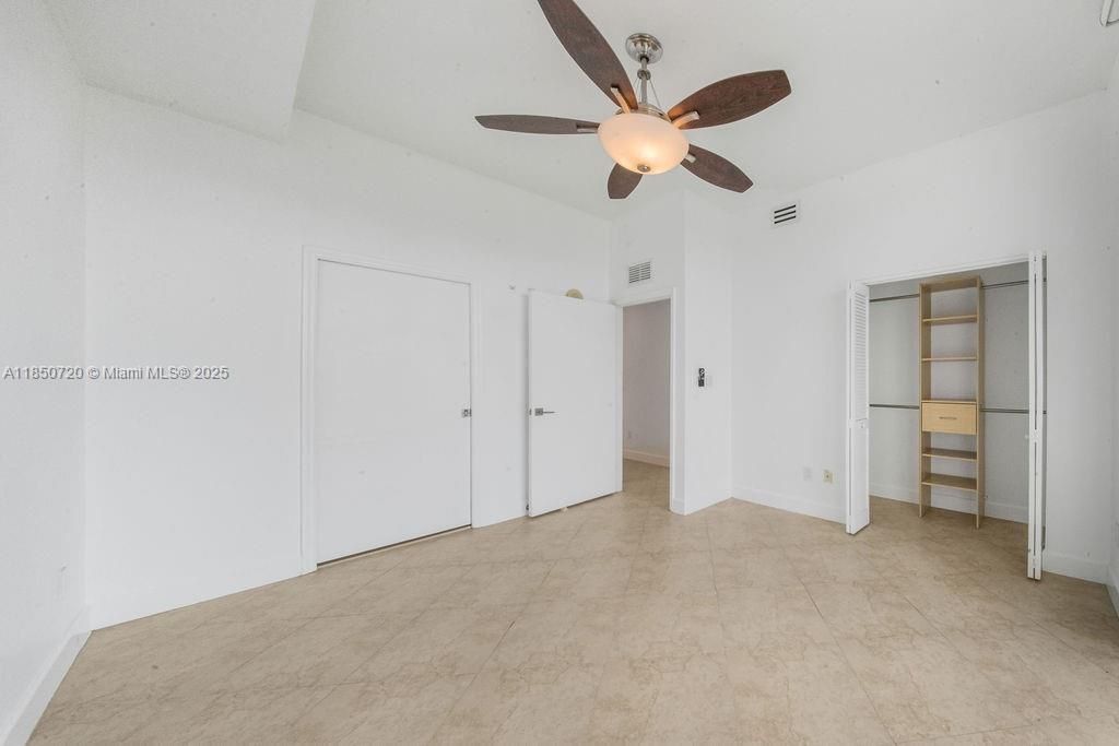 For Sale: $650,000 (2 beds, 2 baths, 1059 Square Feet)