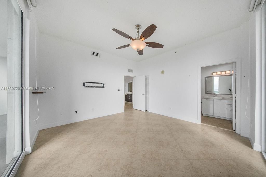 For Sale: $650,000 (2 beds, 2 baths, 1059 Square Feet)