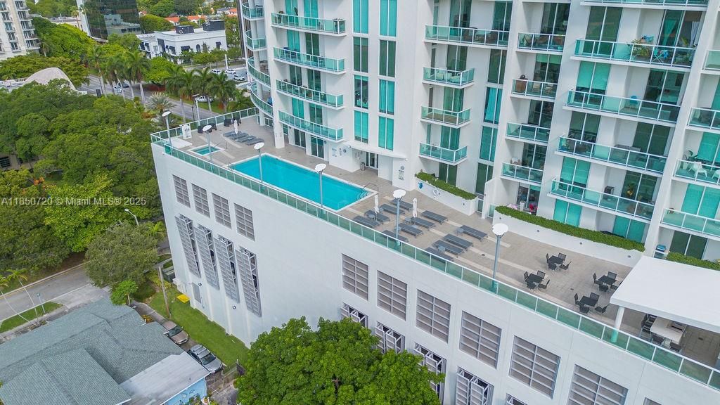 For Sale: $650,000 (2 beds, 2 baths, 1059 Square Feet)