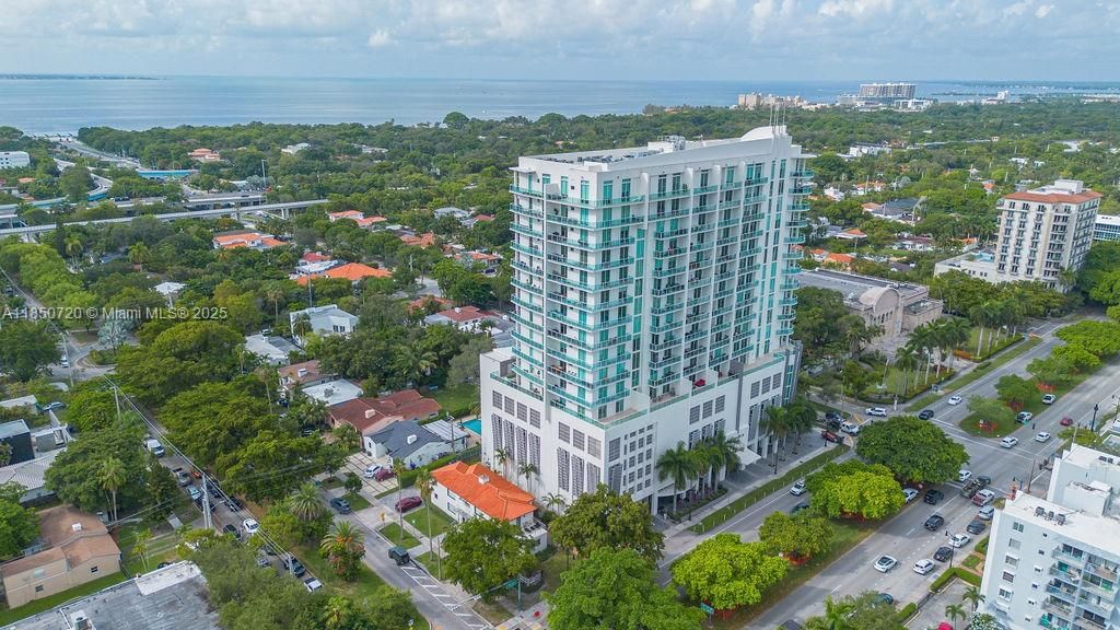 For Sale: $650,000 (2 beds, 2 baths, 1059 Square Feet)